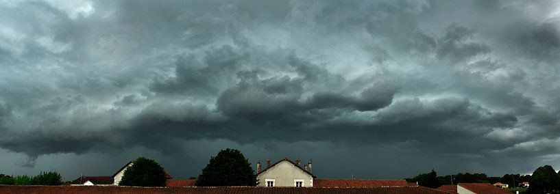 Bedrohliche Wolken von Corinne Welp