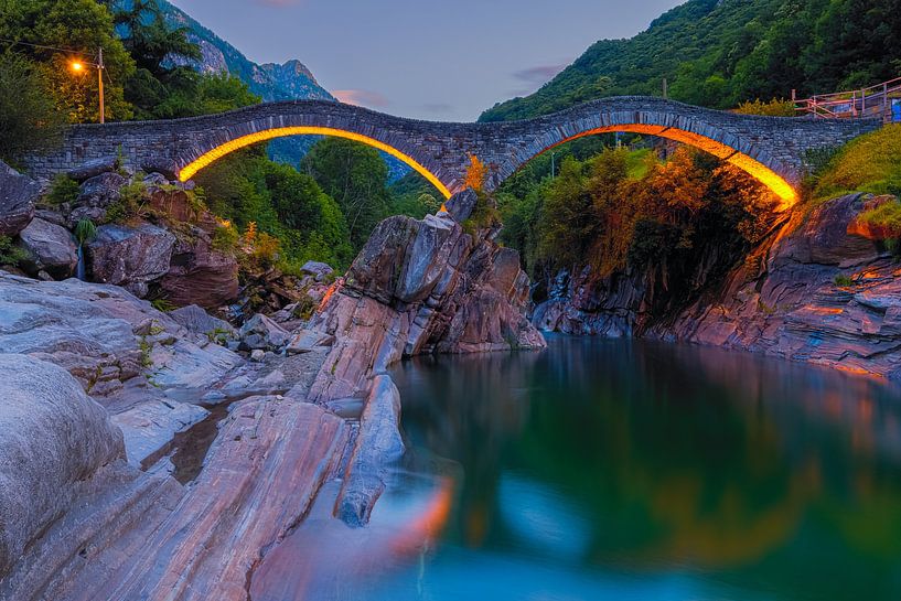 Sonnenaufgang bei Ponte dei Salti, Schweiz von Henk Meijer Photography