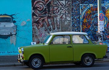 Een trabant voor de Berlijnse muur