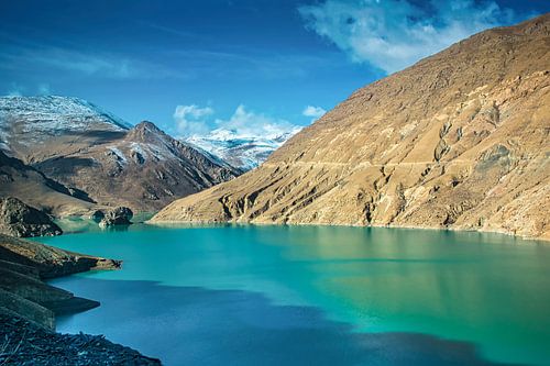 Uitzicht op de bergen bij het Yamdrokmeer, Tibet