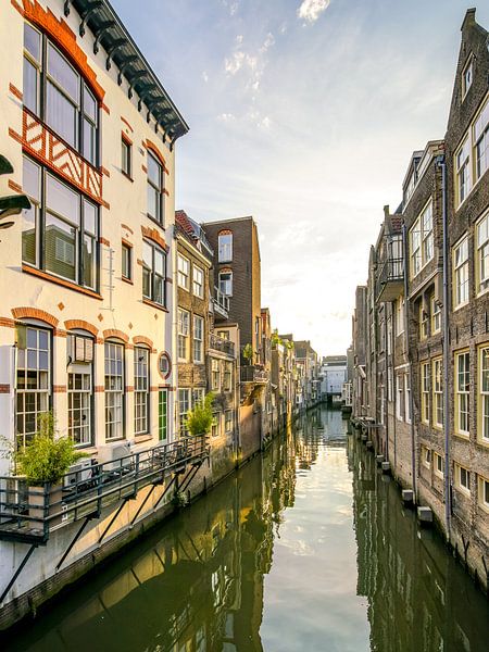 Voorbij de Visbrug in Dordrecht van Dirk van Egmond