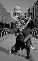 Tangodansers, Millenium Bridge, Londen, Verenigd Koninkrijk