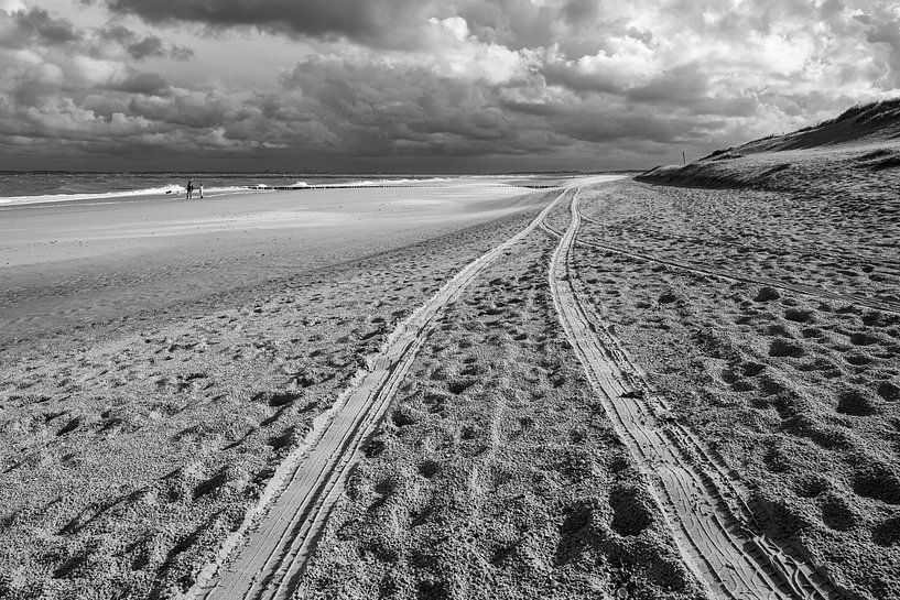 bandensporen op het strand van Pixel Meeting Point