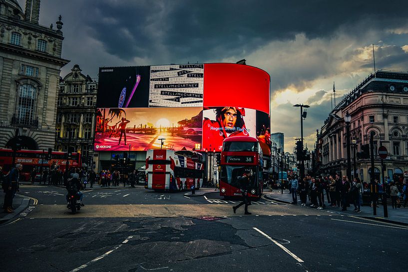 Piccadilly Circus, London van Nynke Altenburg