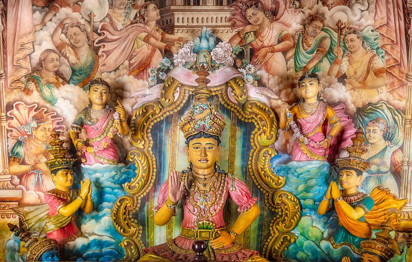 Buddha statues in Maha Vihara Temple, Waduwa, Sri Lanka by Frans Lemmens