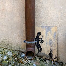 Peinture murale avec une gouttière sur Hanneke Luit