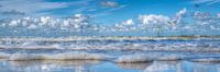 Plage et mer du Nord près de Scheveningen avec ciel bleu, 30 x 90 cm.