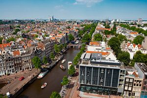 Panoramablick über das frühlingshafte Amsterdam an der Prinsengracht