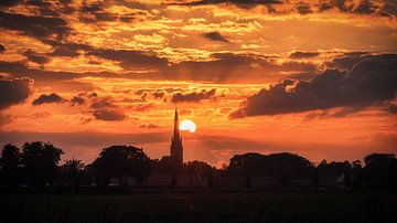 Kirche bei Sonnenuntergang