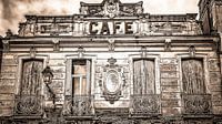Gevel van een café in Fleurance van okkofoto thumbnail
