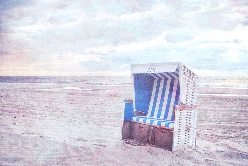 Strandkorb am Strand von Sylt von Claudia Moeckel