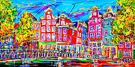 Amsterdamse gracht, kleurrijke karakteristieke huizen en brug van Kleine Atelier