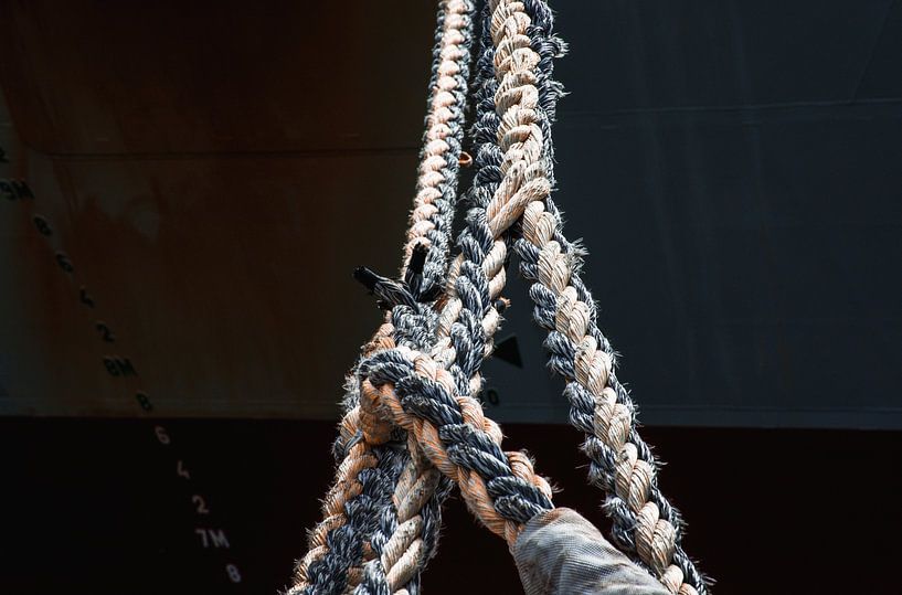 In the series Trusses and bollards in IJmuiden harbour by scheepskijkerhavenfotografie