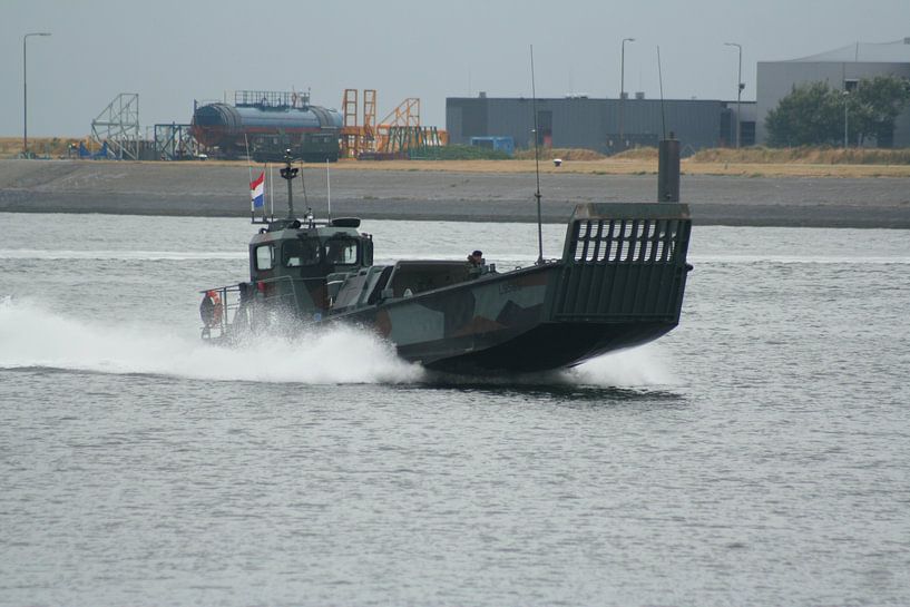 Landing craft van Tim Buitenhuis