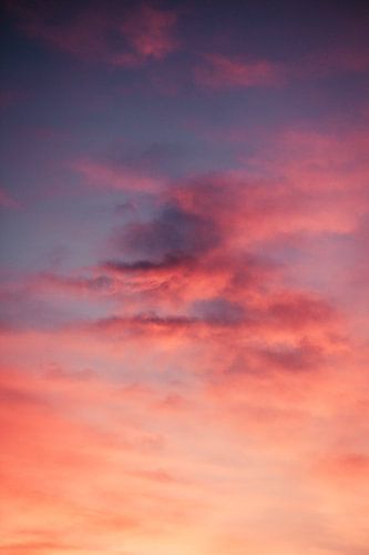 Dromerige Roze Wolkenhemel – Pastel Abstractie