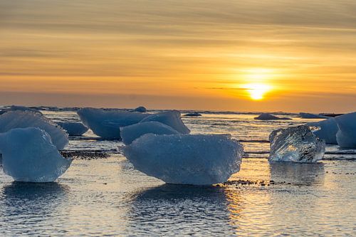 IJsbergen op strand, IJsland