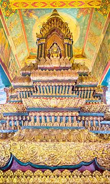 Boeddha in Wat Phnom, Cambodja van Rietje Bulthuis