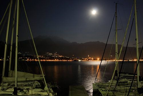 Maanlicht over Comomeer