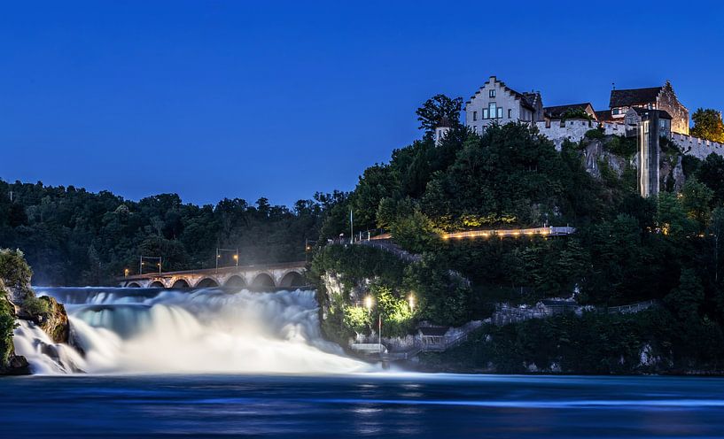 Rheinfall und Schloss Laufen in der abendlichen blauen Stunde von Frank Herrmann