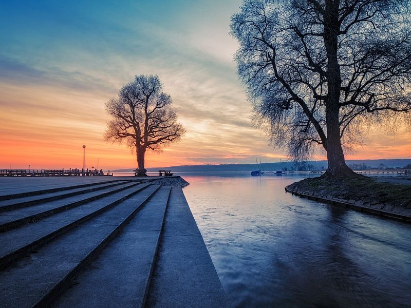 Prachtige ochtend op de promenade langs het meer in Diessen van calvaine8