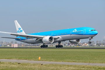 Landing van KLM Boeing 777-300, registratie PH-BVO.