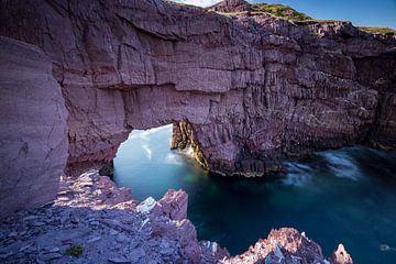 Pont naturel de Tickle Cove (Terre-Neuve).