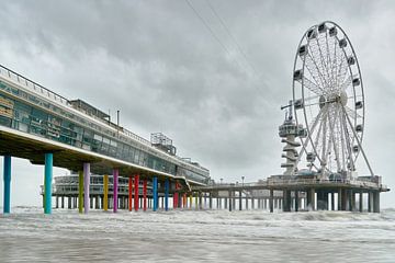 Am Pier von Scheveningen mit stürmischem Wetter. von Johan Kalthof
