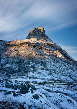 Trollstigen in een winters landschap, Noorwegen van qtx