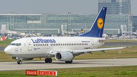 Lufthansa Boeing 737-500 passagiersvliegtuig. van Jaap van den Berg
