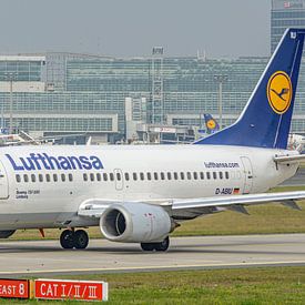 Lufthansa-Passagierflugzeug Boeing 737-500. von Jaap van den Berg
