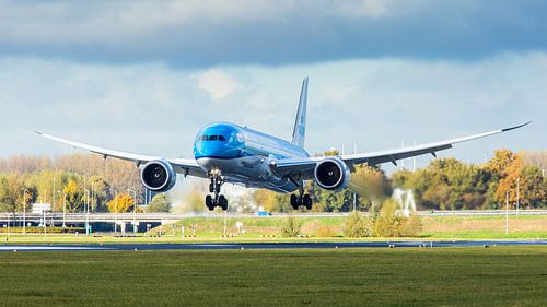 KLM 787 seconds to touchdown!