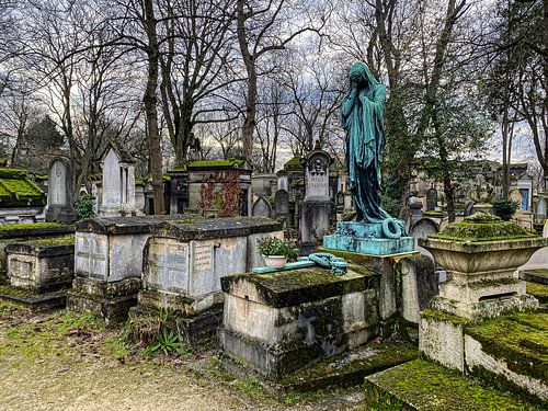 Passer le temps au cimetière du Père Lachaise (Paris)