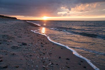 Sunset on the beach at Zingst, romantic by Martin Köbsch