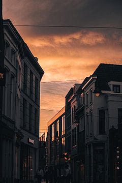 Zentrum von Den Bosch mit Sonnenuntergang von Roel Timmermans