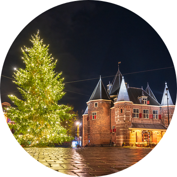 Amsterdam kerstboom bij de Waag op de Nieuwmarkt