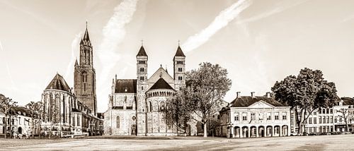 Vriethof - Mestreech, Vrijthof - Maastricht in Sepia-Farbtönen von Teun Ruijters