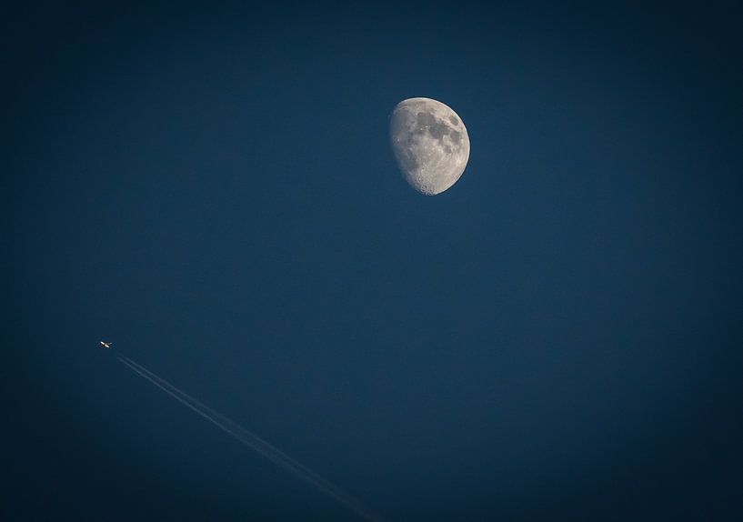 Flying to the Moon by Martijn Hinrichs