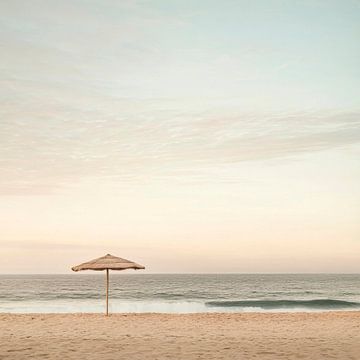 Eenzame rust op het strand van Poster Art Shop
