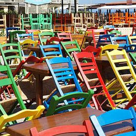 Kleurige stoelen von Arno Smits