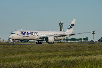 Airbus A-350-900 van Finnair in Oneworld livery. van Jaap van den Berg