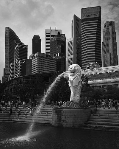 Merlion en Singapore Highrises van Keith Wilson Photography