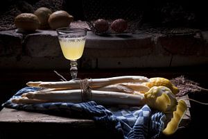 Asparagus still life with lemon by Marion Lemmen