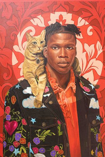 Coole man met een kat op zijn schouder