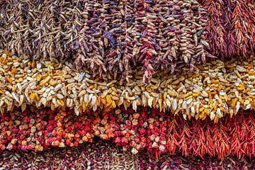 Dried plants on a market in Funchal on the island Madeira, Portugal van Rico Ködder