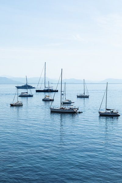 Silence de midi dans le port de Corfou par Jolijn Lemstra fotografie