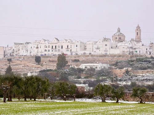 Locorotondo, the white village of Puglia in the snow