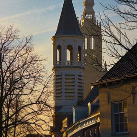 Zonsopkomst verlicht de Elleboogkerk en de Onze Lieve Vrouwe toren van Jerome van den Berg