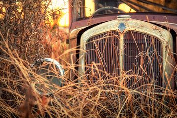 Old Renault by Halma Fotografie