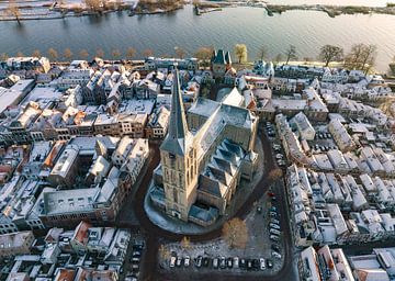 Kampen Bovenkerk uitzicht op de IJssel tijdens een koude winter s van Sjoerd van der Wal Fotografie