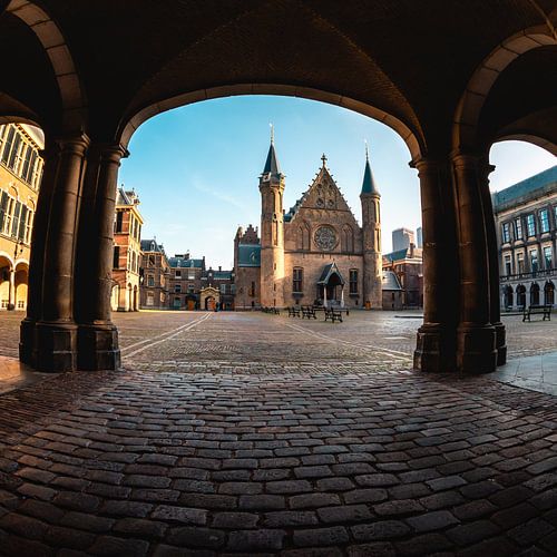 Binnenhof van Den Haag met de Ridderzaal in de achtergrond